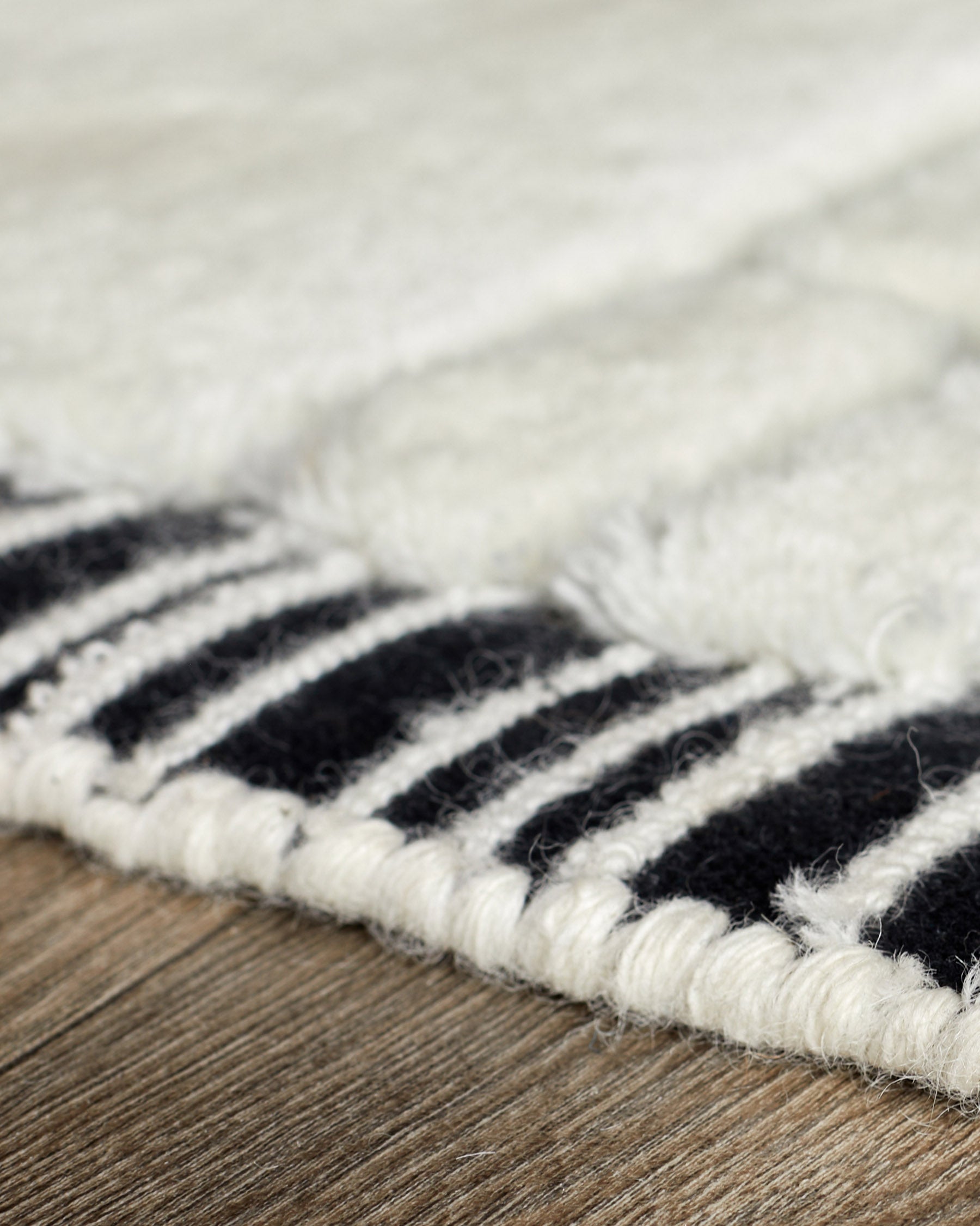 Mosaic cream and black sculpted wool medium rug - Image 5