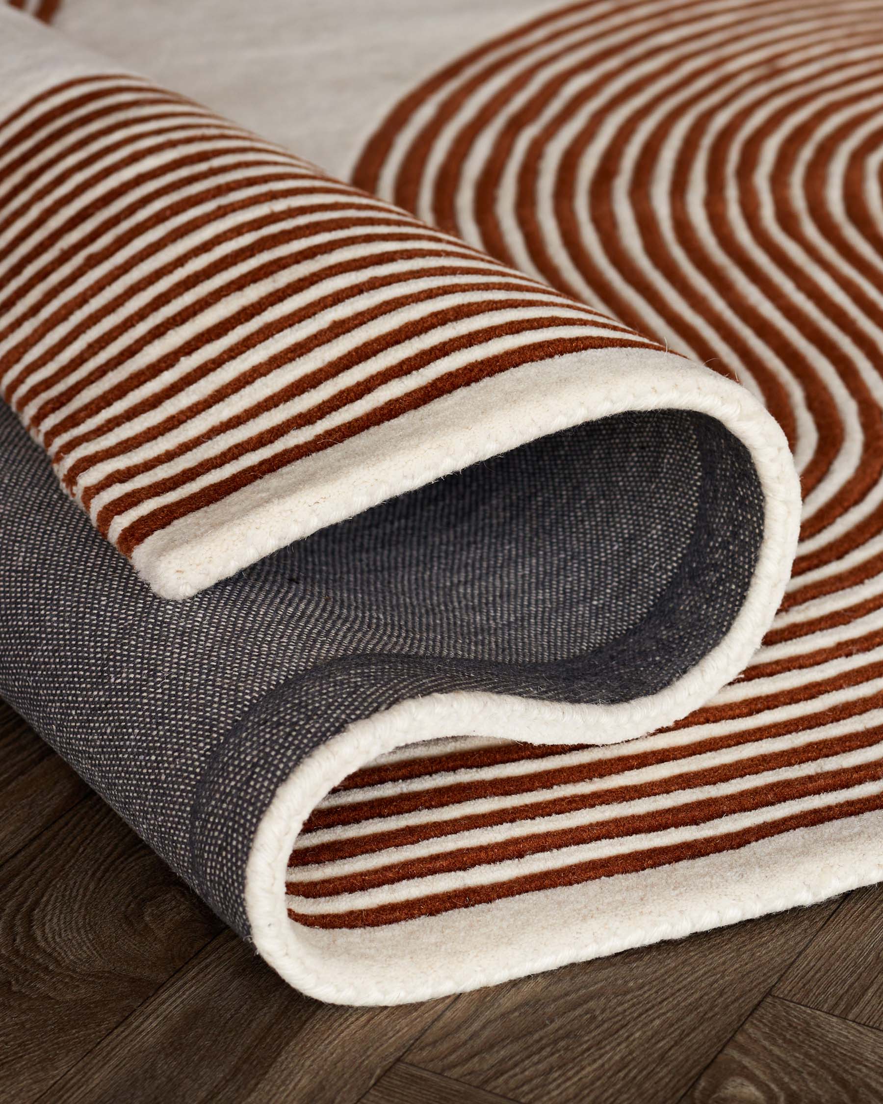 Abstract Lines rust and cream wool large rug - Image 4