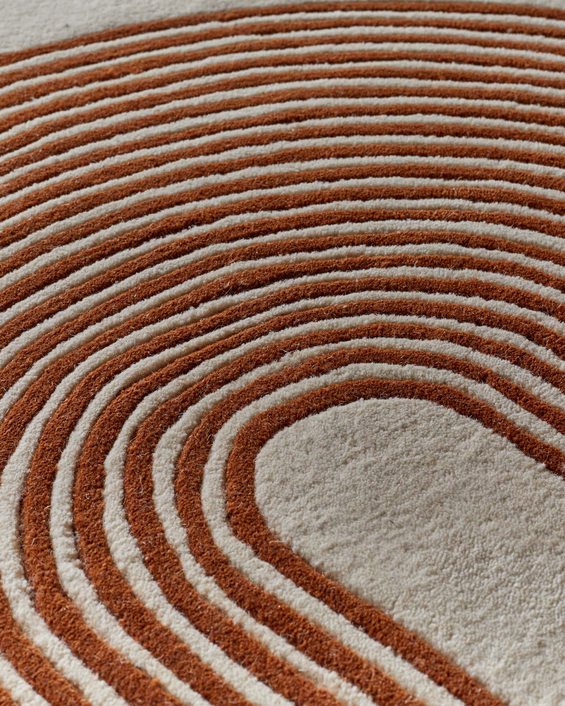 Abstract Lines rust and cream wool large rug - Image 5