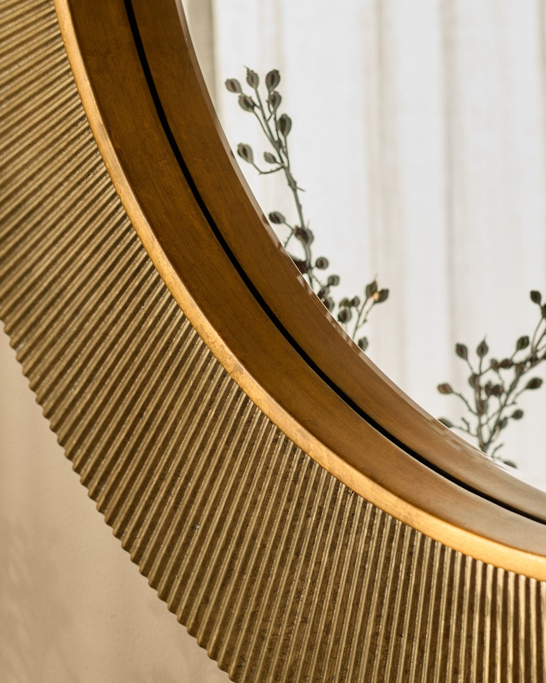 Alexa gold round wall mirror - Image 3