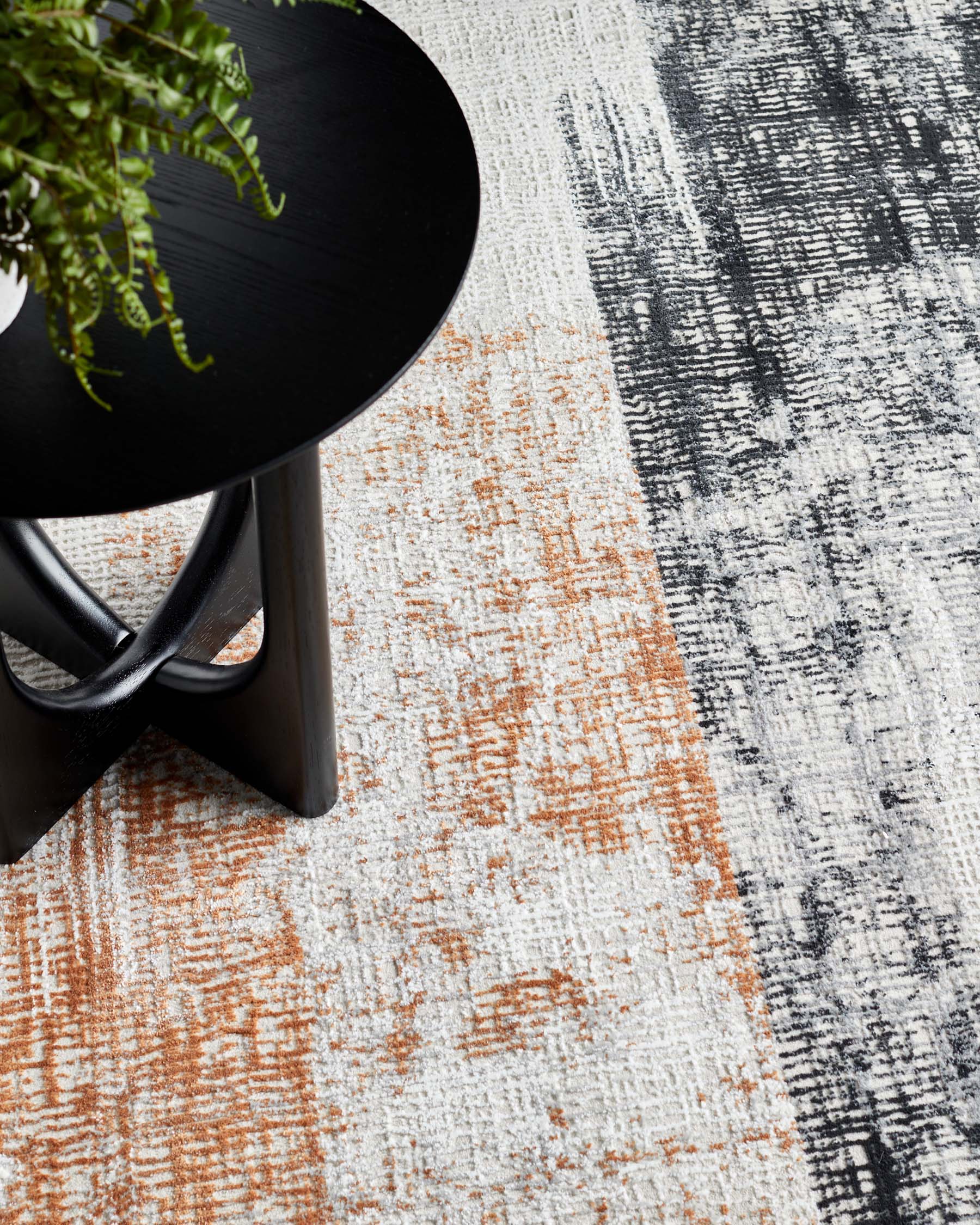 Blurred terracotta textured medium rug - Image 2
