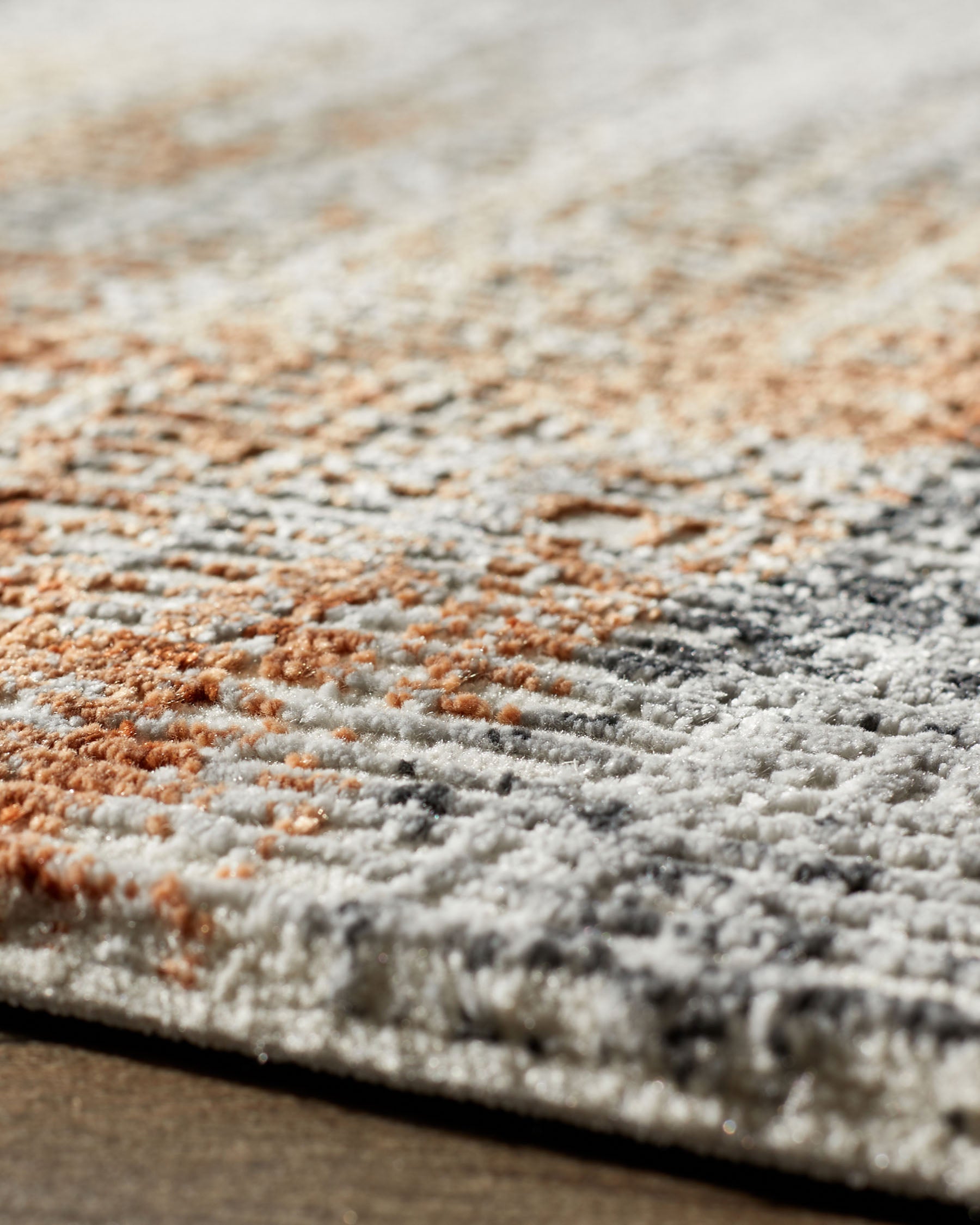 Blurred terracotta textured medium rug - Image 5