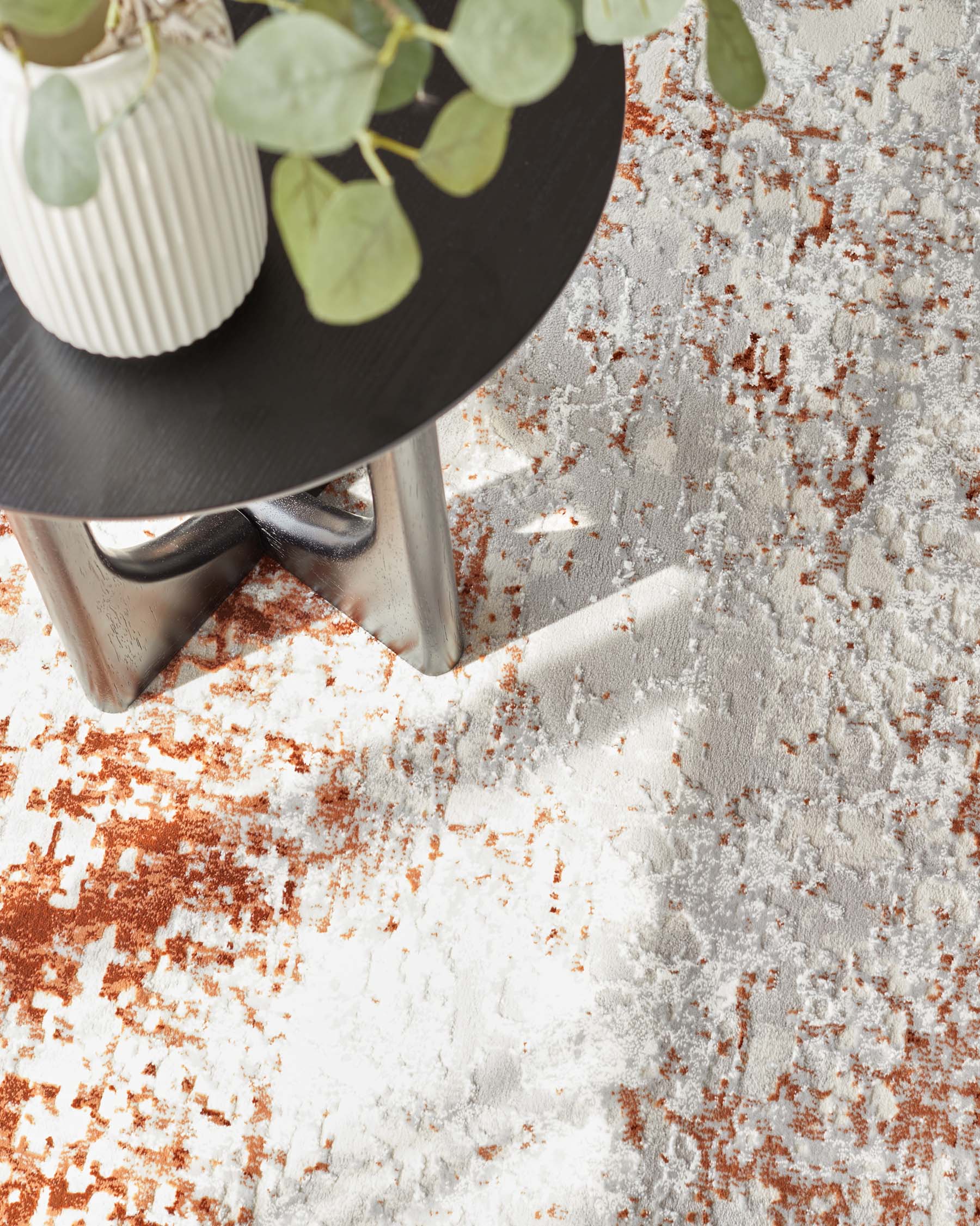 Distressed rust textured medium rug - Image 3