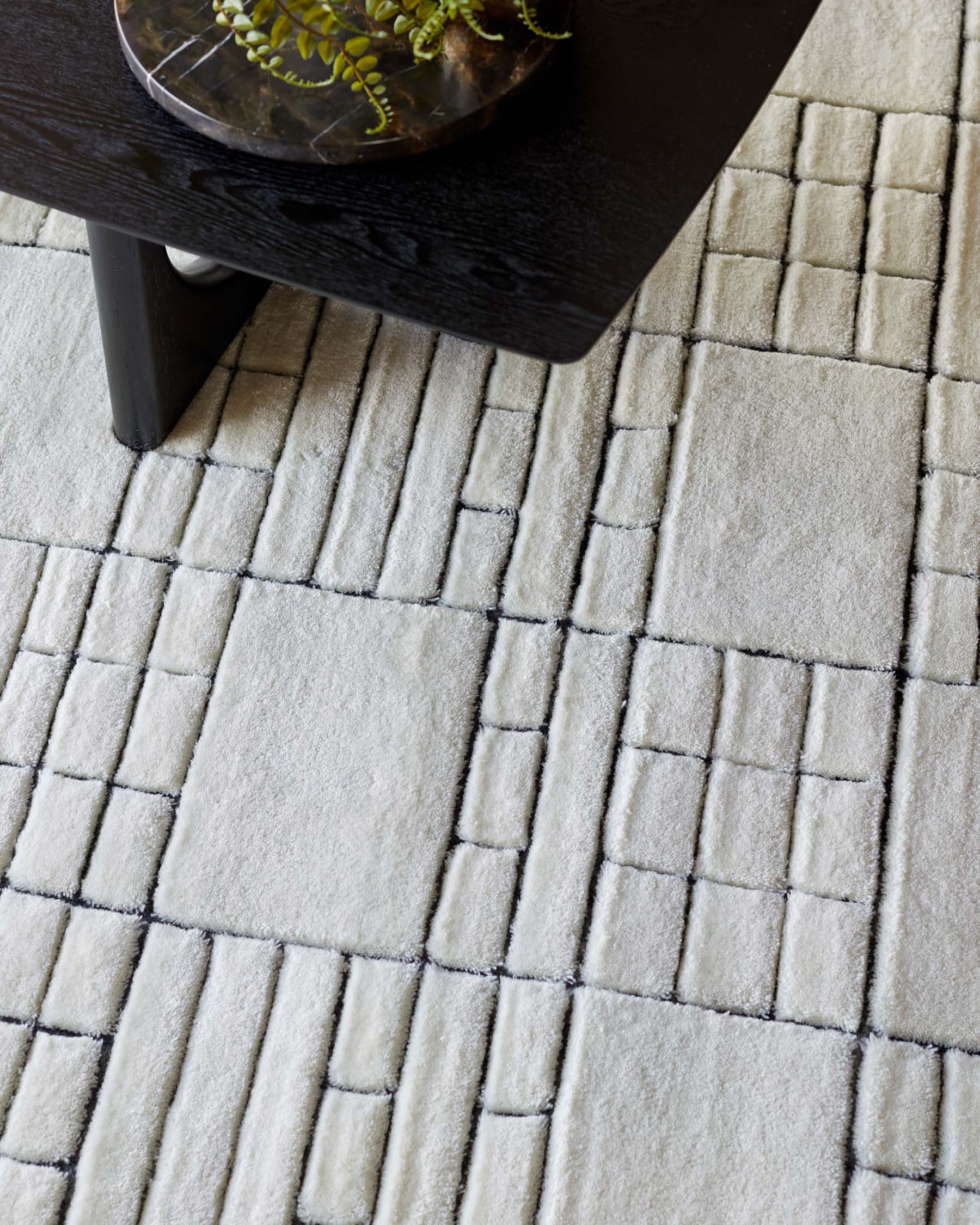 Mosaic cream and black sculpted wool large rug - Image 3