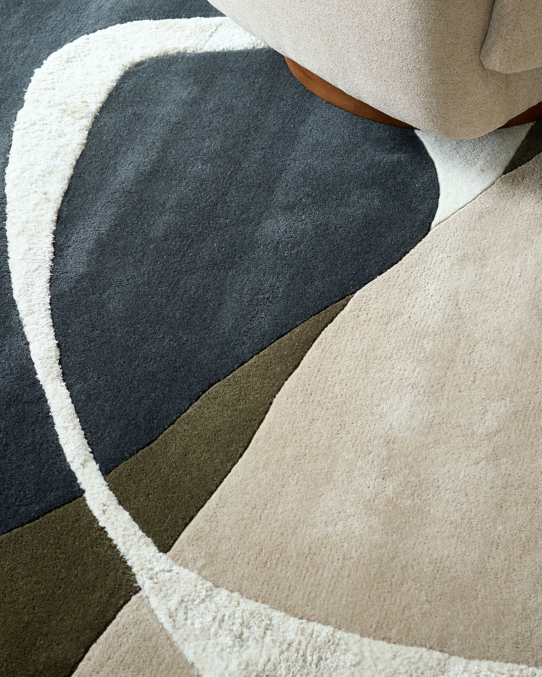 Neo olive and navy textured large rug - Image 2