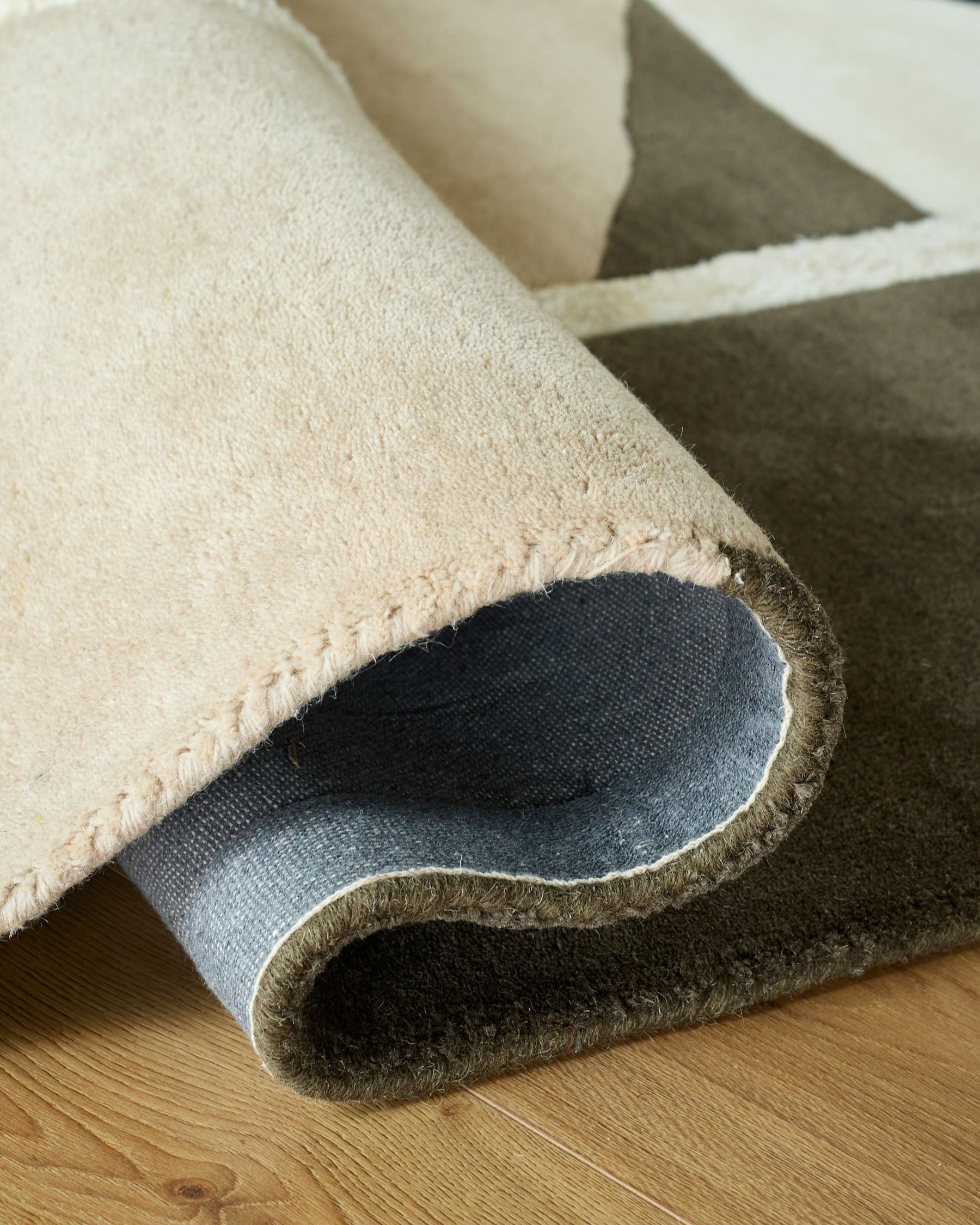 Neo olive and navy textured large rug - Image 4