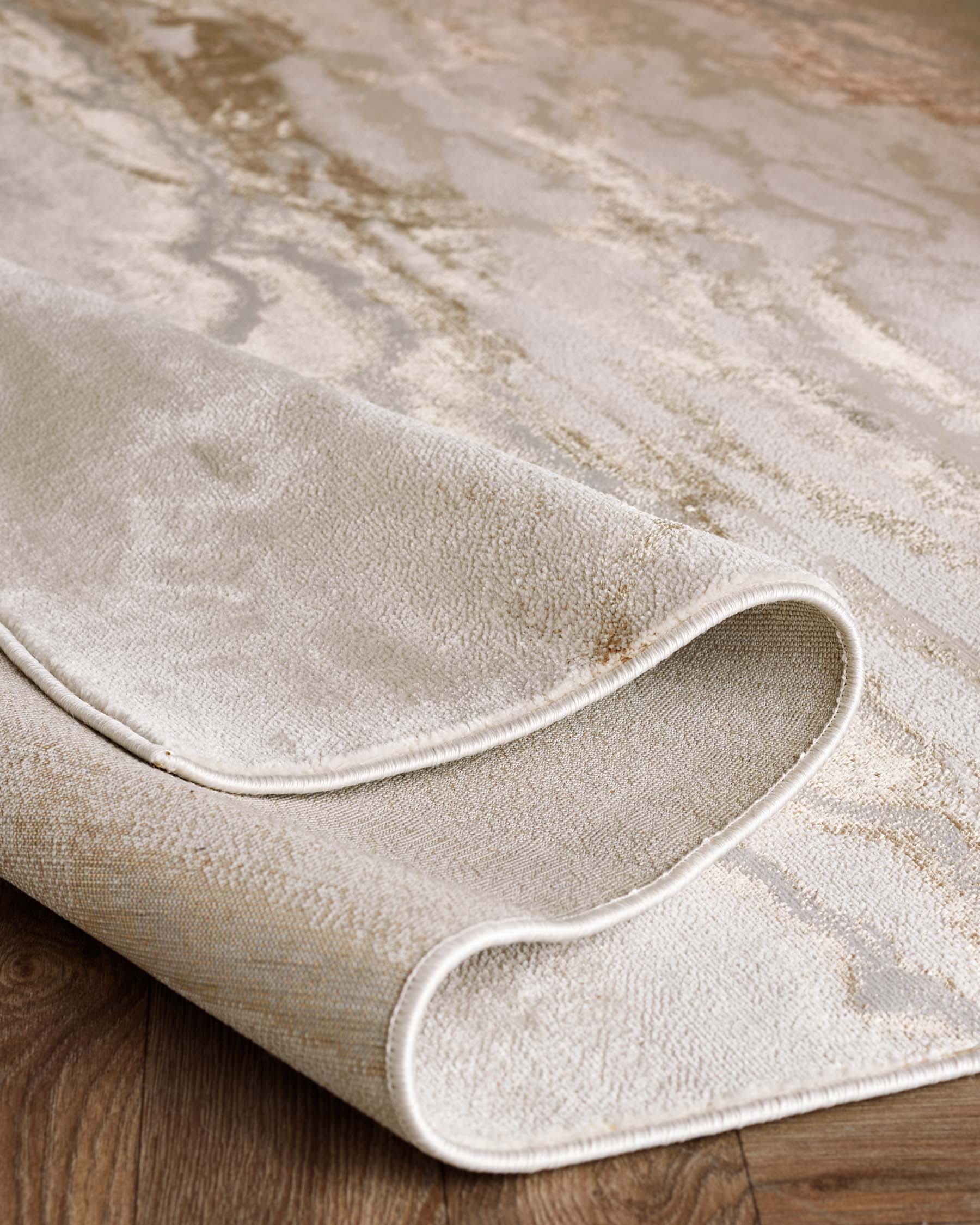 Perla gold textured medium rug - Image 6