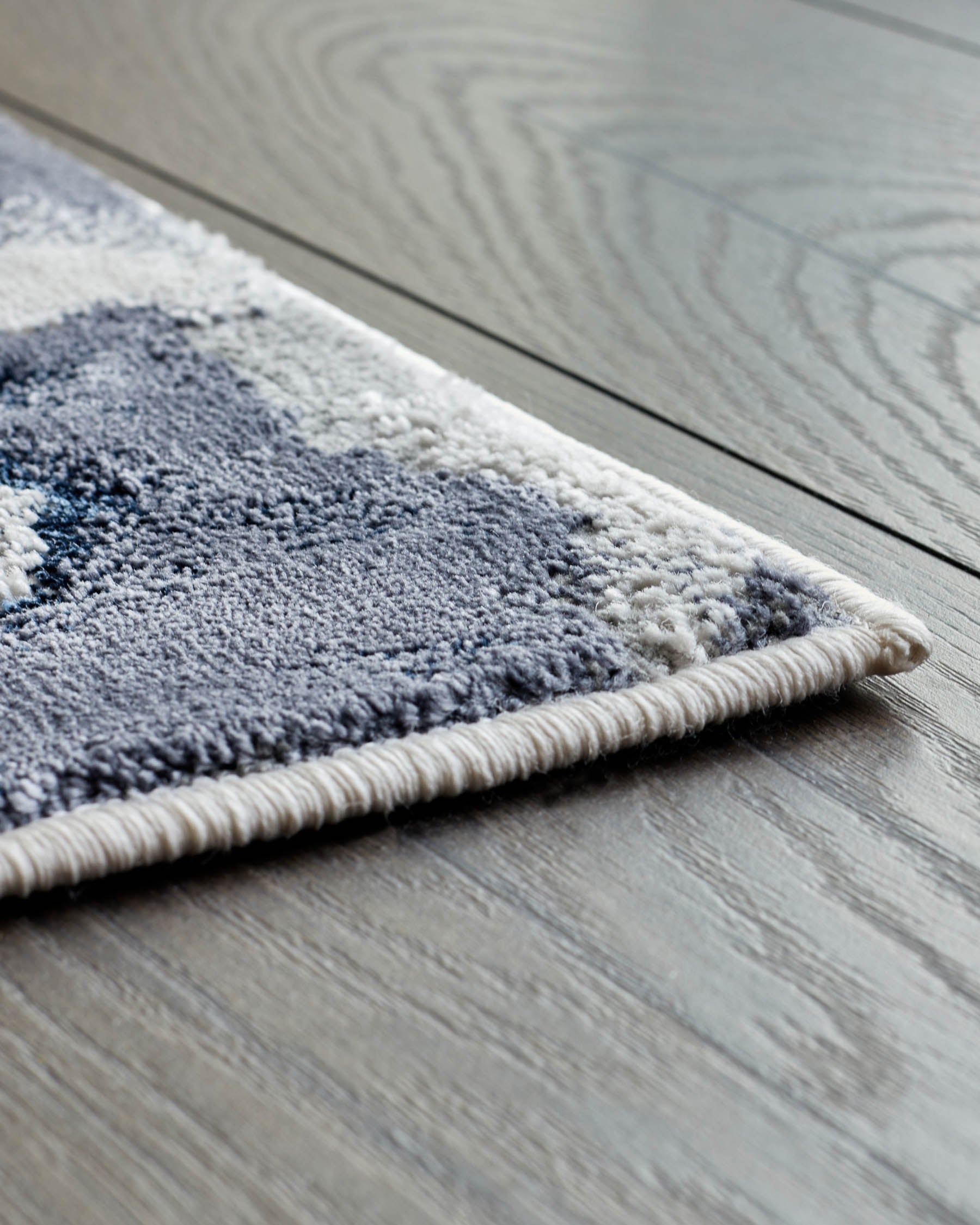 Perla dark navy textured large rug - Image 5