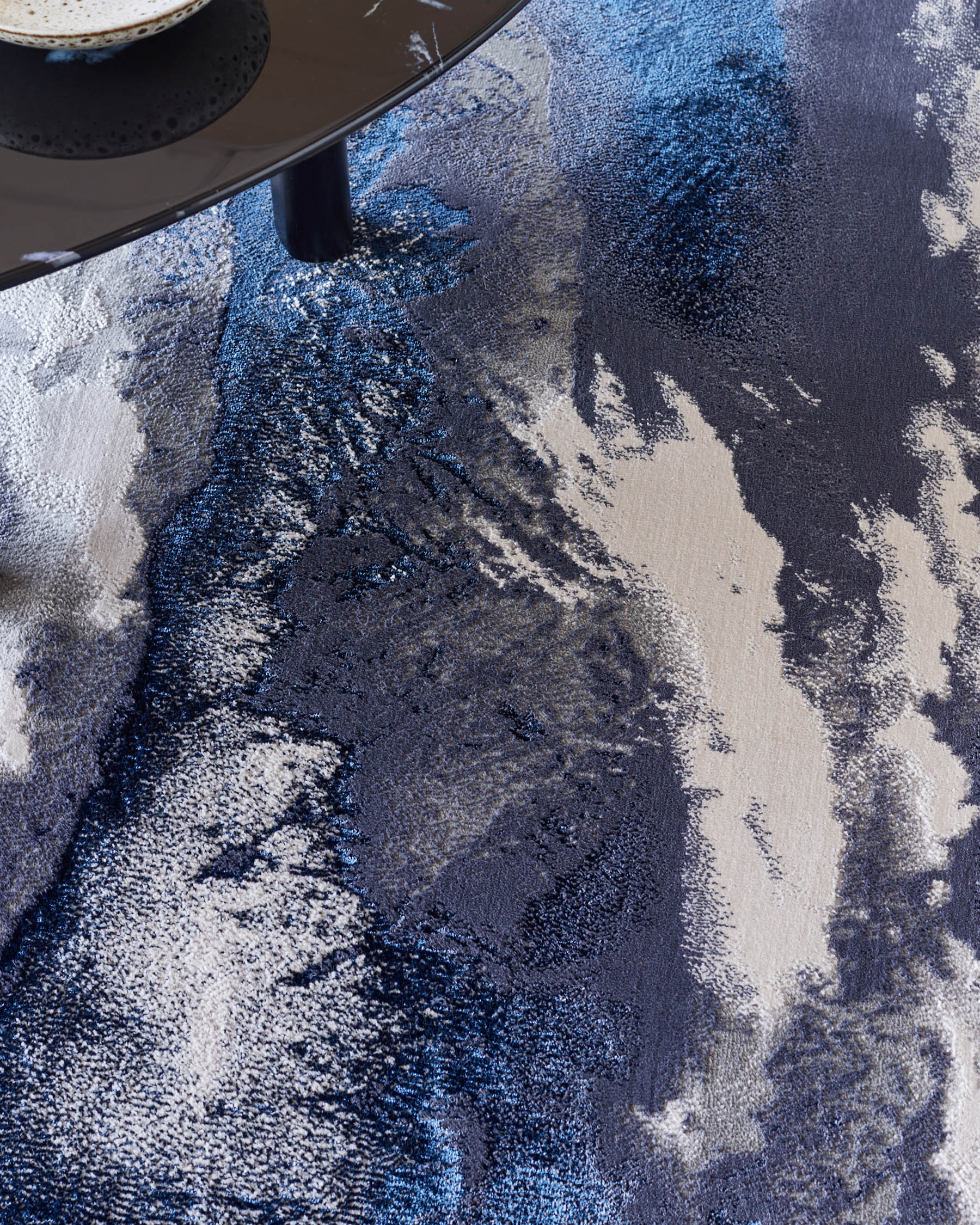 Perla dark navy textured large rug - Image 3
